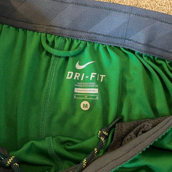 Men’s Nike Oregon Basketball Shorts - Picture 3 of 5